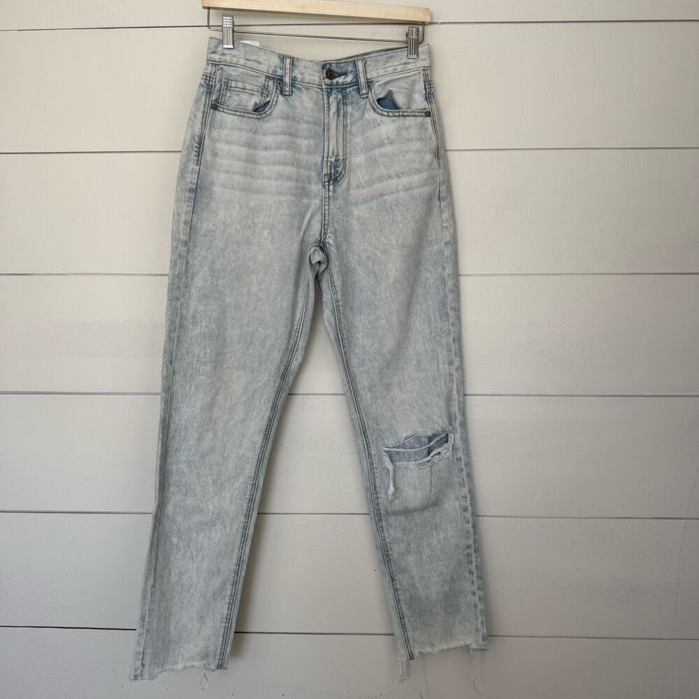 American Eagle Women’s 2 Regular Mom Jeans Distressed Light Wash